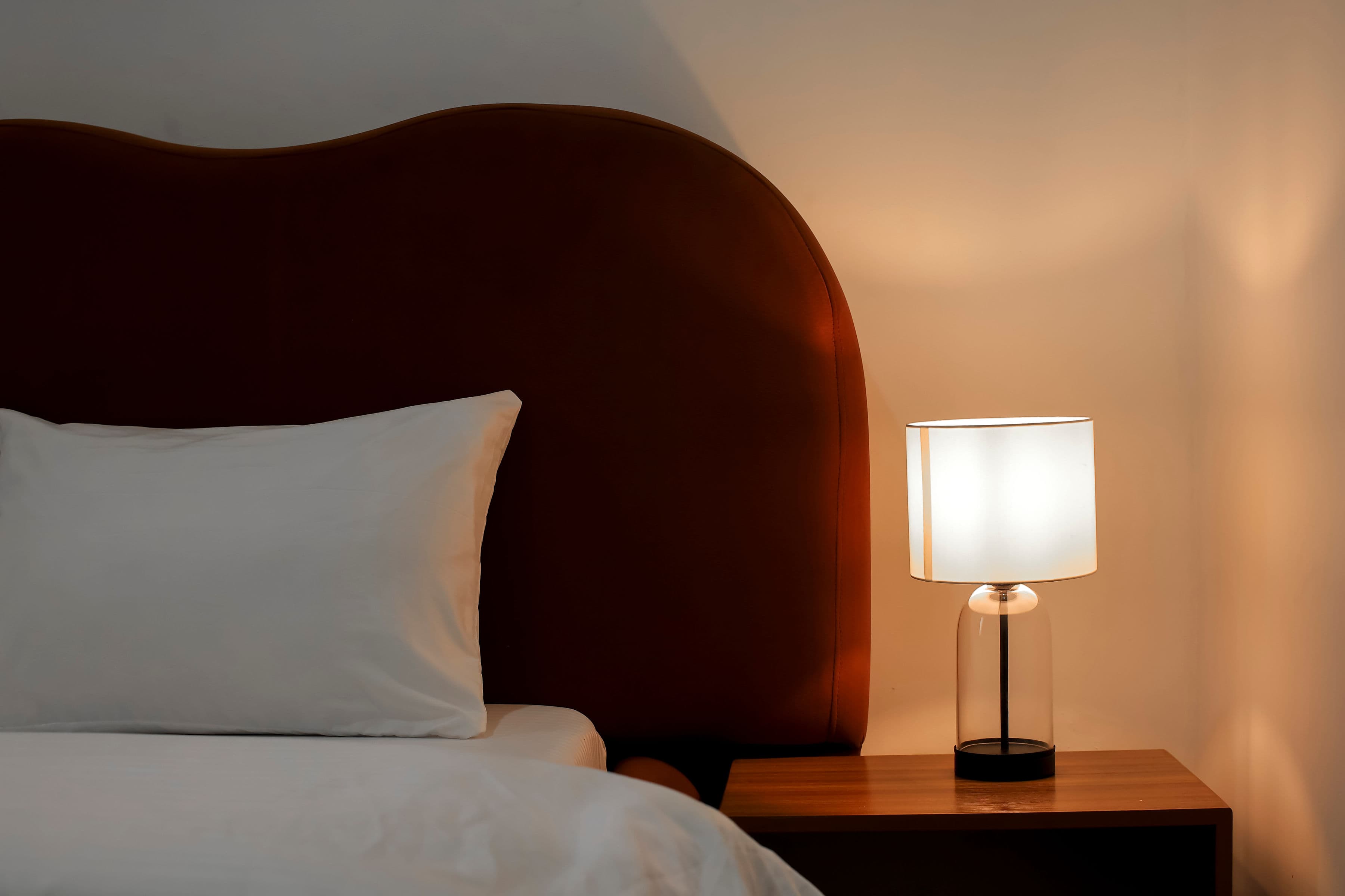 Velstays — the wavy headboard and a warm bedside lamp